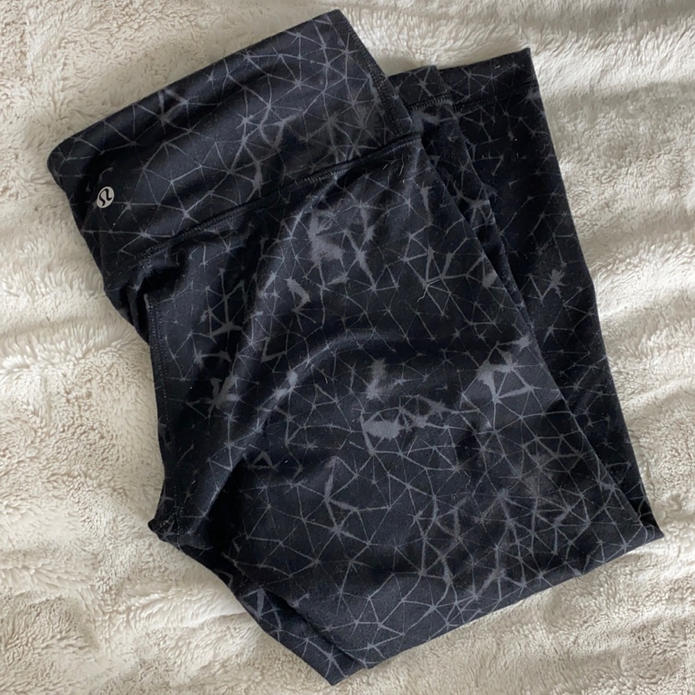 Lightly worn wunder under Lululemon crops 23”